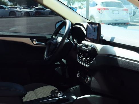 Used 2020 Ford Escape SE image 31