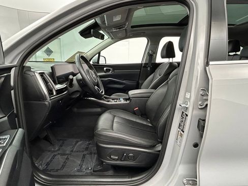 Used 2025 Kia Sorento S w/ Panoramic Sunroof Package image 13