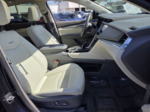 Used 2021 Cadillac XT5 Premium Luxury image 17