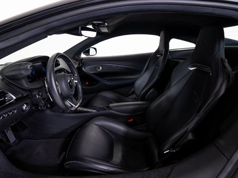 Used 2023 McLaren Artura RWD image 17