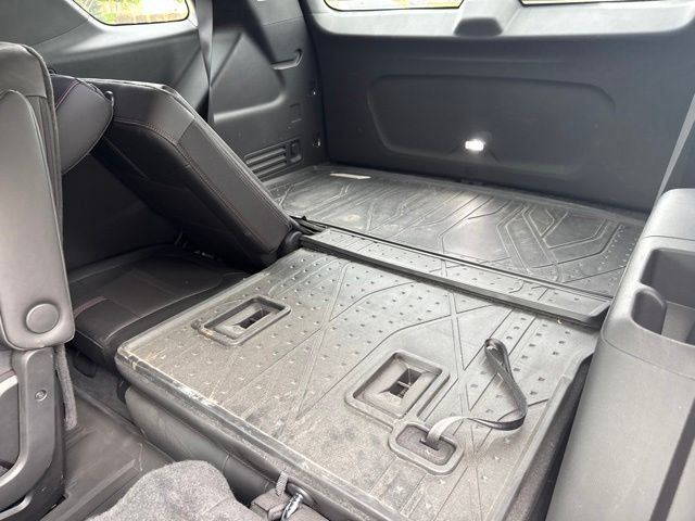 Used 2023 Chevrolet Traverse RS FWD image 15