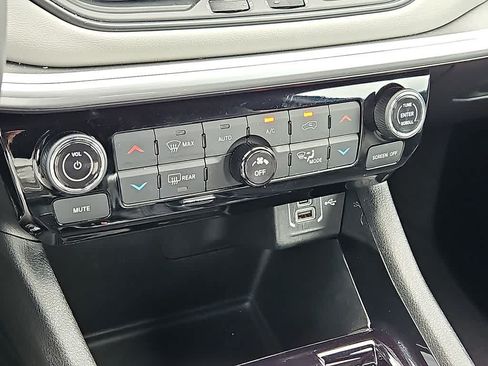 Used 2025 Jeep Compass Limited AWD/4WD image 15