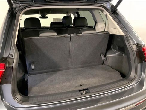 Used 2024 Volkswagen Tiguan SE FWD image 4