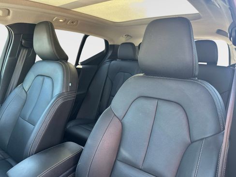 Certified 2025 Volvo XC40 B5 Core image 18