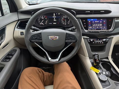 Used 2021 Cadillac XT6 Premium Luxury FWD image 14