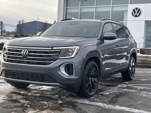 Certified 2025 Volkswagen Atlas SE w/ Panoramic Sunroof Package image 3