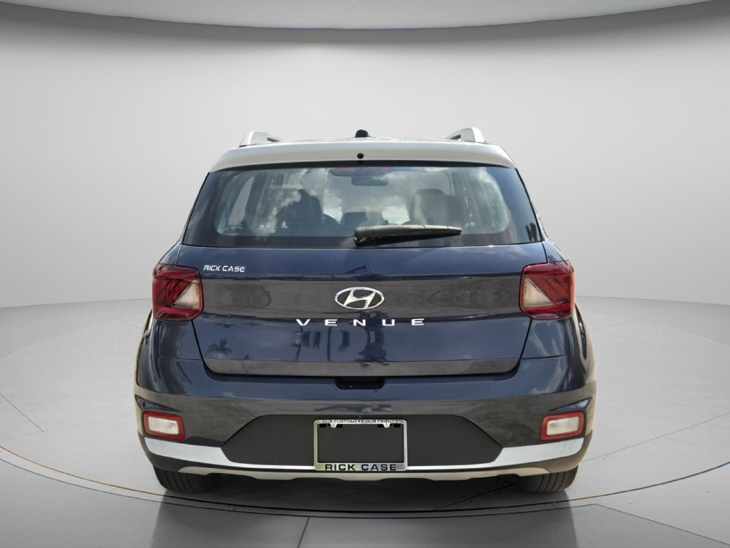 Used 2023 Hyundai Venue Limited FWD image 6