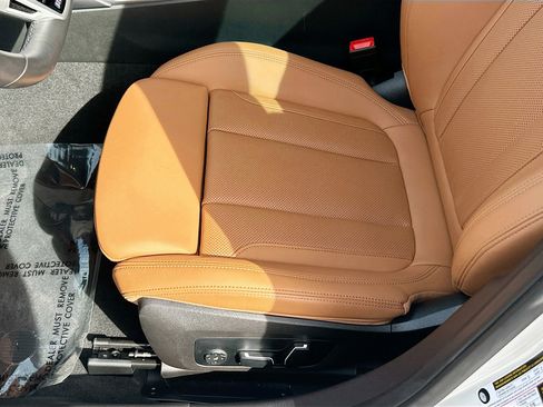 Certified 2025 BMW 330i Sedan w/ M Sport Package RWD image 19