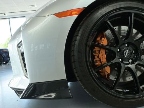 Used 2023 Nissan GT-R Premium w/ Floor Mat Package AWD/4WD image 36
