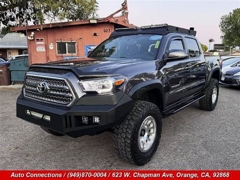 Used 2017 Toyota Tacoma TRD Off-Road w/ Tow Package (A/T) AWD/4WD image 2