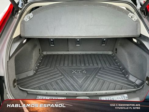 Used 2021 Cadillac XT4 Premium Luxury image 36