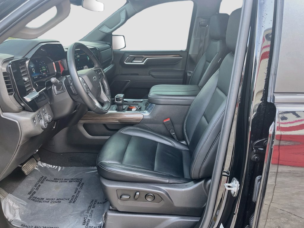 Used 2025 Chevrolet Silverado 1500 RST AWD/4WD image 22