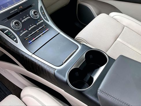 Used 2020 Lincoln Nautilus Reserve w/ Equipment Group 202A image 17