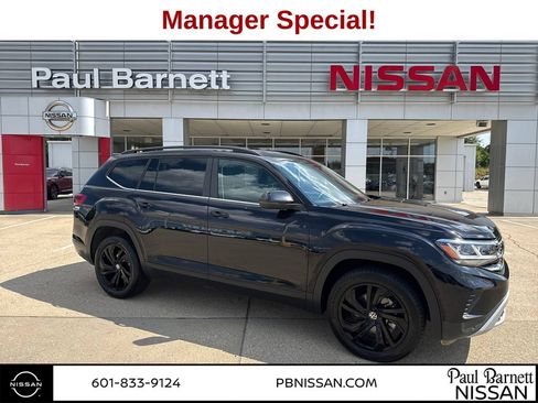 Used 2023 Volkswagen Atlas SE w/ Black Wheel Package FWD image 4