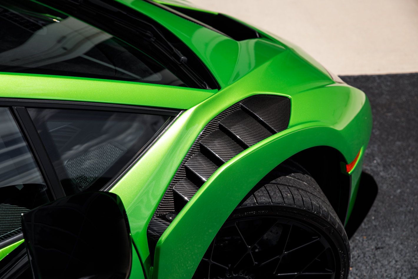 Used 2023 Lamborghini Huracan STO RWD image 23
