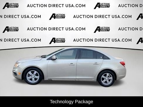 Used 2015 Chevrolet Cruze LT w/ Technology Package FWD image 3