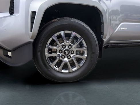 Used 2024 Toyota Tacoma Limited w/ Limited Package (LT) AWD/4WD image 4