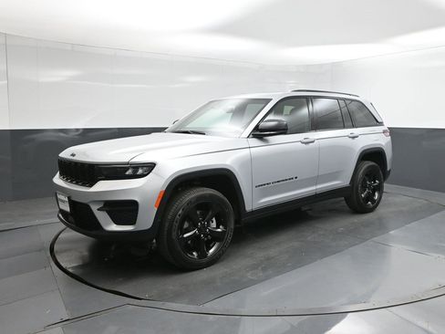 New 2025 Jeep Grand Cherokee Altitude image 1