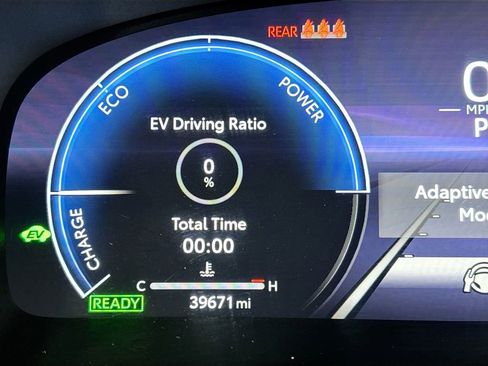 Used 2025 Toyota Camry XLE FWD image 14