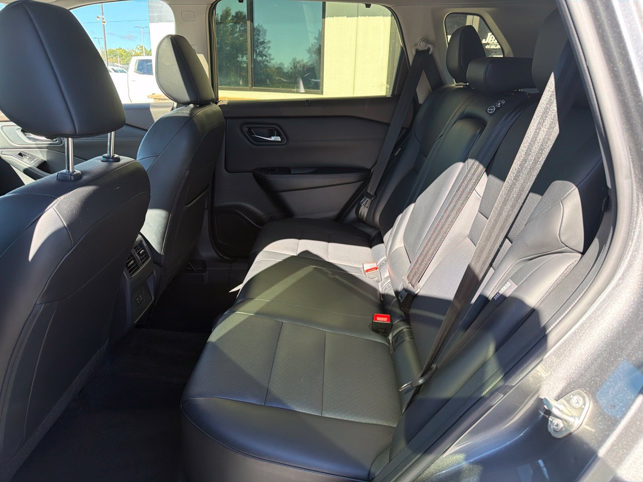 Used 2023 Nissan Rogue SV w/ SV Premium B Package AWD/4WD image 6
