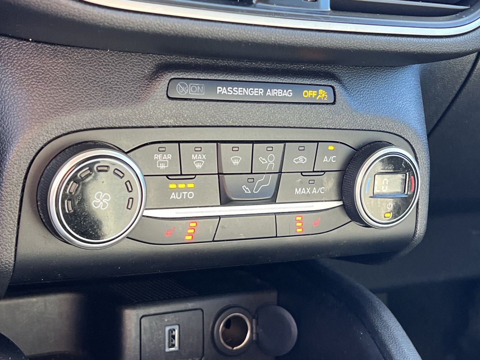 Used 2020 Ford Escape SE FWD image 20