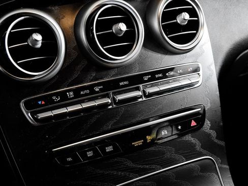 Used 2022 Mercedes-Benz GLC 300 w/ AMG Line image 27