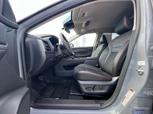 Used 2025 Nissan Rogue SV AWD/4WD image 18