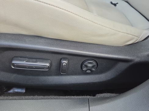 Used 2018 Honda Accord Touring image 10