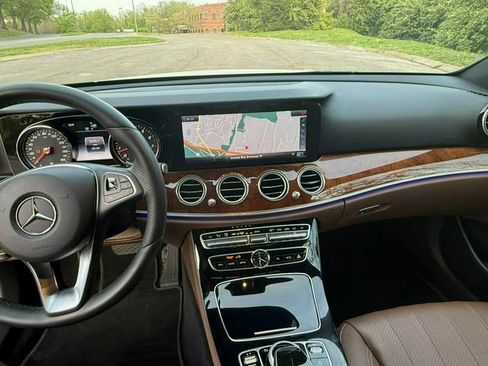 Used 2018 Mercedes-Benz E 300 4MATIC image 19