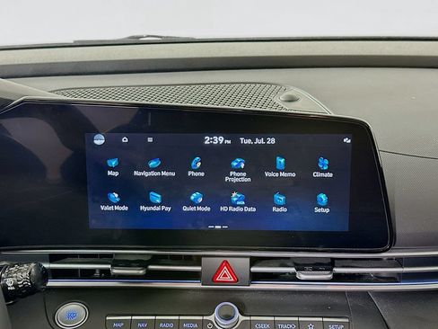 Used 2025 Hyundai Elantra Limited FWD image 13