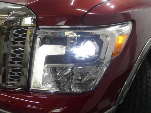Used 2019 Nissan Titan Platinum Reserve AWD/4WD image 14