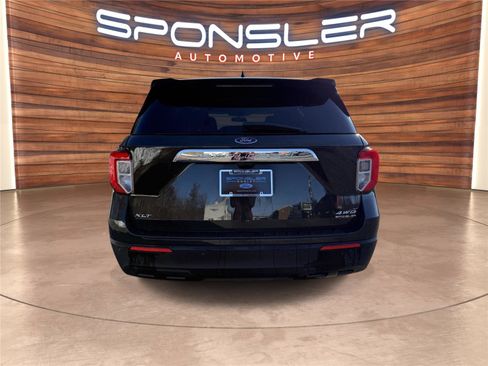 Used 2022 Ford Explorer XLT image 4