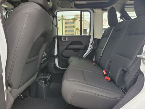Used 2021 Jeep Wrangler Unlimited Sahara AWD/4WD image 8