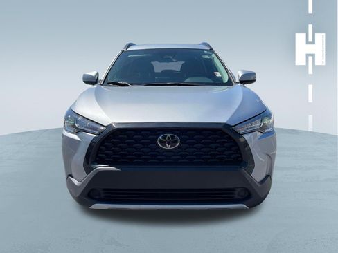 Used 2023 Toyota Corolla Cross LE FWD image 2