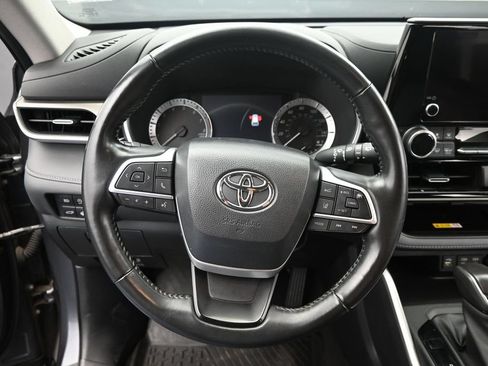 Used 2023 Toyota Highlander L AWD/4WD image 17