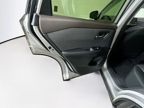 Used 2023 Nissan Rogue SV FWD image 25