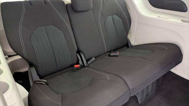 Used 2023 Chrysler Voyager LX FWD image 18