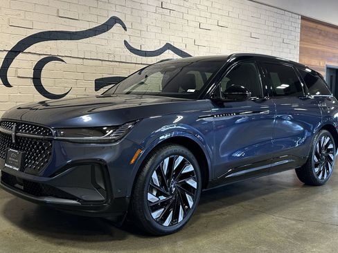 Used 2024 Lincoln Nautilus Reserve w/ Equipment Group 202A image 9