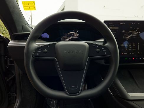 Used 2023 Tesla Model S Plaid image 18