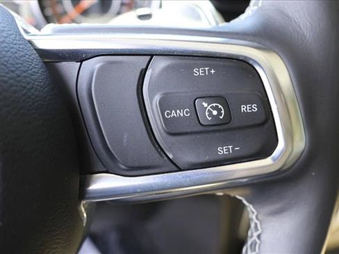 Used 2018 Jeep Wrangler Unlimited Sahara AWD/4WD image 16