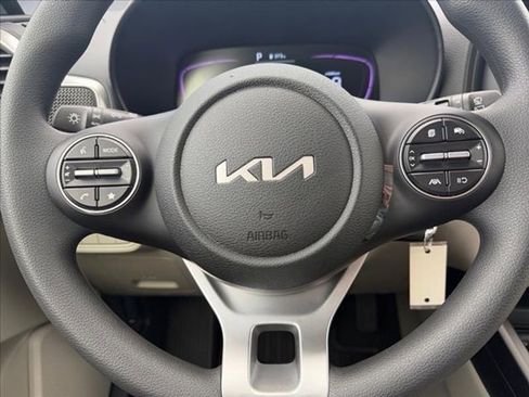 New 2025 Kia Soul LX image 18