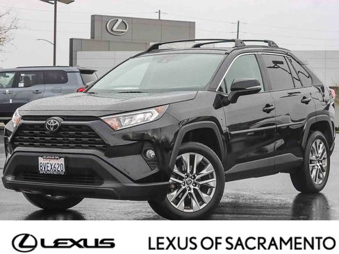 Used 2021 Toyota RAV4 XLE Premium image 1