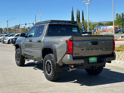 Used 2025 Toyota Tacoma TRD Off-Road AWD/4WD image 5