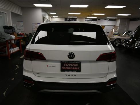 Used 2024 Volkswagen Taos SE FWD image 6