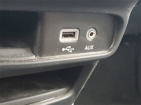 Used 2020 Chrysler Pacifica Touring-L image 29