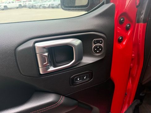 Used 2020 Jeep Gladiator Rubicon image 11