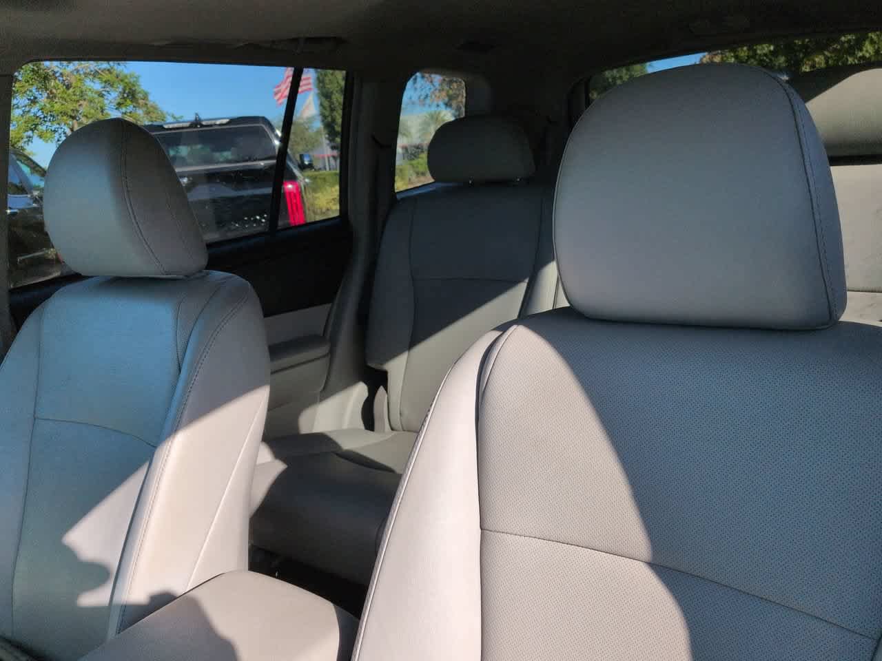 Used 2011 Toyota Highlander Limited w/ Tow Pkg AWD/4WD image 8