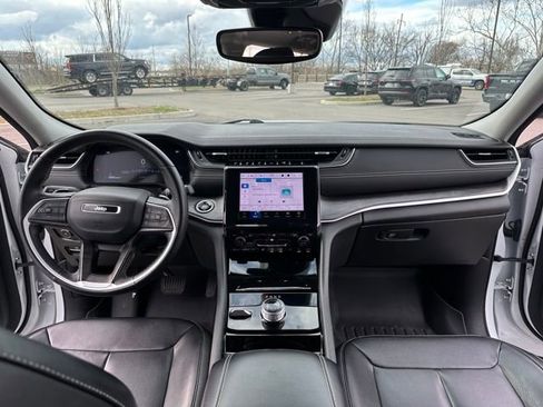 Used 2022 Jeep Grand Cherokee L Limited image 27