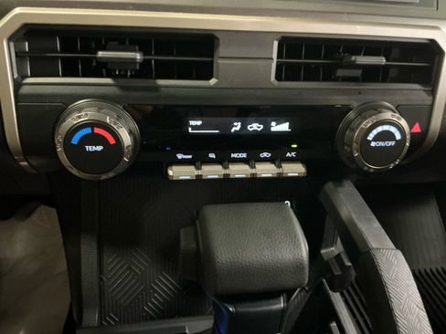 Certified 2025 Toyota Tacoma SR5 AWD/4WD image 12