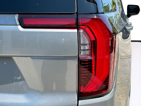 Used 2025 GMC Yukon AT4 w/ AT4 Premium Plus Package image 35